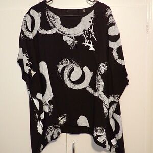 Abstract Black and White Women's Tunic Top